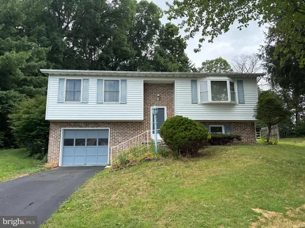 17 Marie Dr, HANOVER, PA 17331