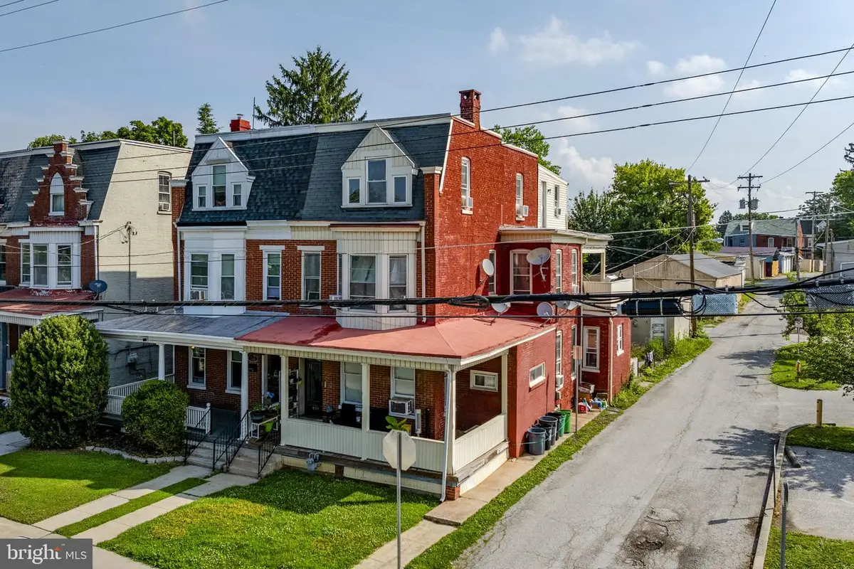 935 S Queen St, York, PA 17403 - #1