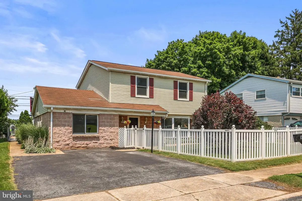 975 Marbrook Ln, York, PA 17404 - #1