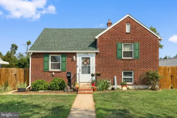 719 Village Rd, YORK, PA 17404