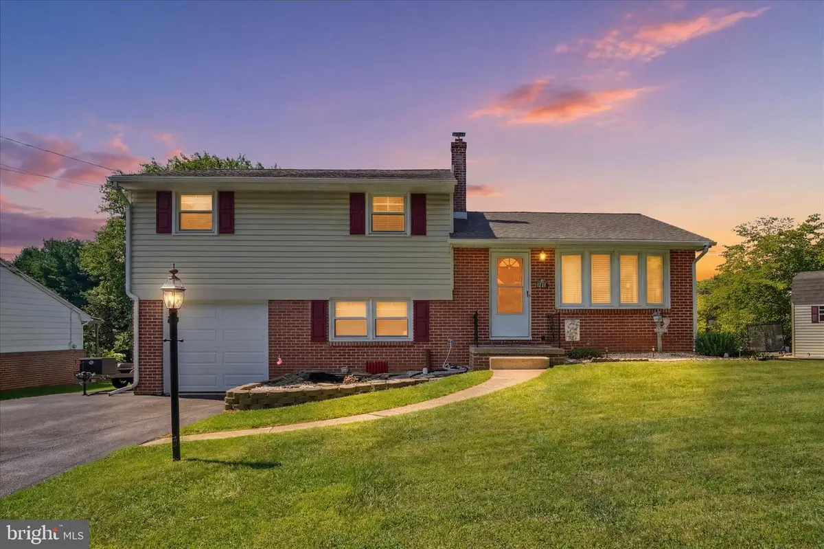 2918 Herrlyn Ct, Dallastown, PA 17313 - #1