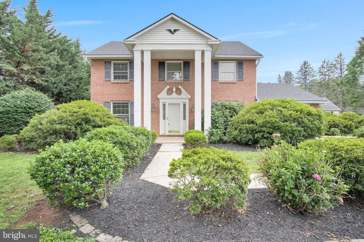 811 Greenbriar Rd, York, PA 17404 - #1