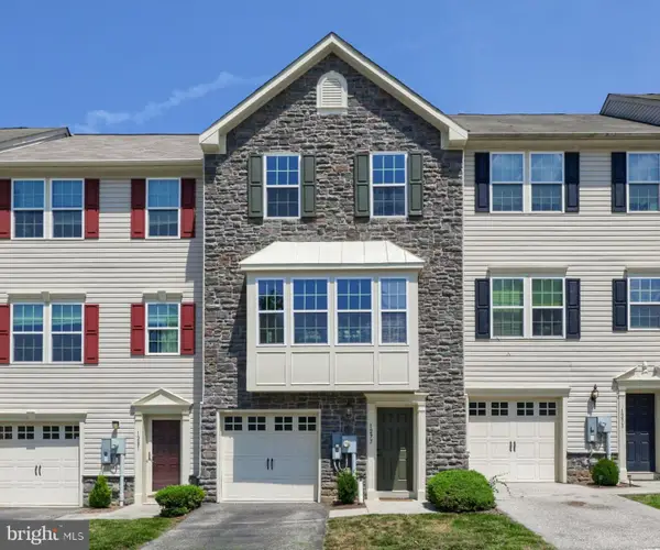1277 Stonehaven Way, YORK, PA 17403
