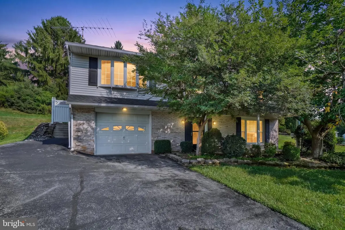 127 Strassburg Cir, Shrewsbury, PA 17361 - #1