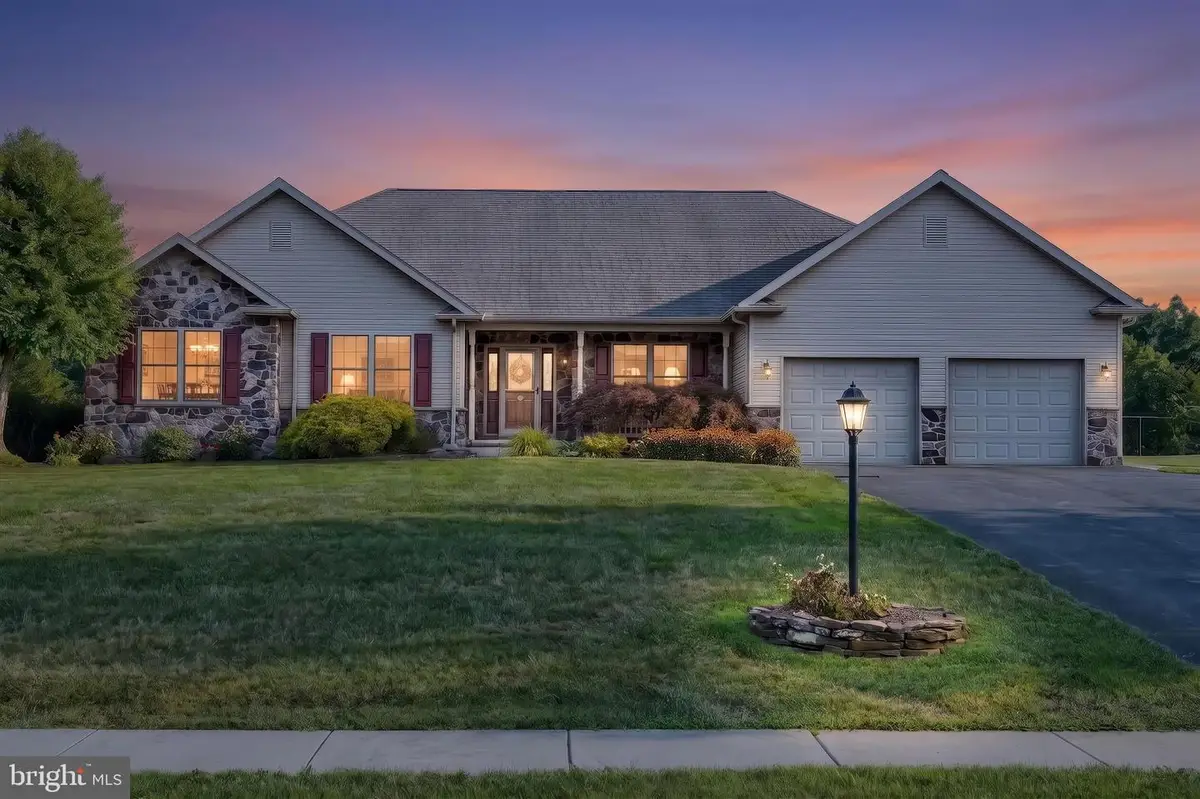 7284 Landon Dr, Thomasville, PA 17364 - #1