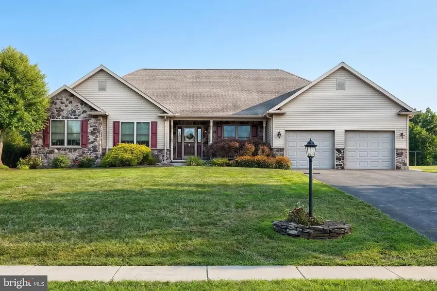 7284 Landon Dr, Thomasville, PA 17364 - #2