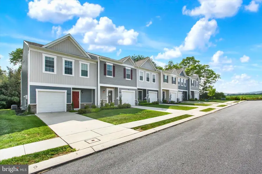 420 Maple Run Dr, York, PA 17404 - #2