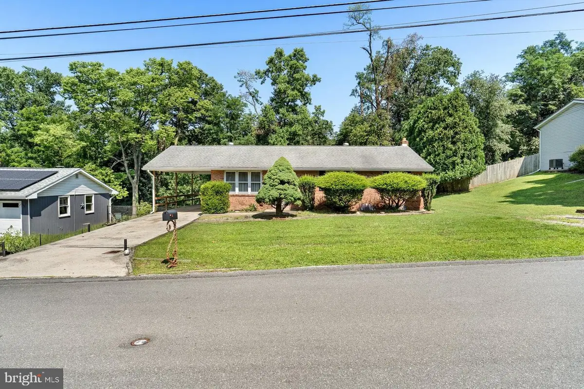 222 Oak Knoll Rd, New Cumberland, PA 17070 - #1