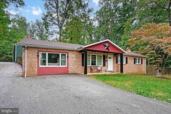 745 Jackson Square Rd, SPRING GROVE, PA 17362