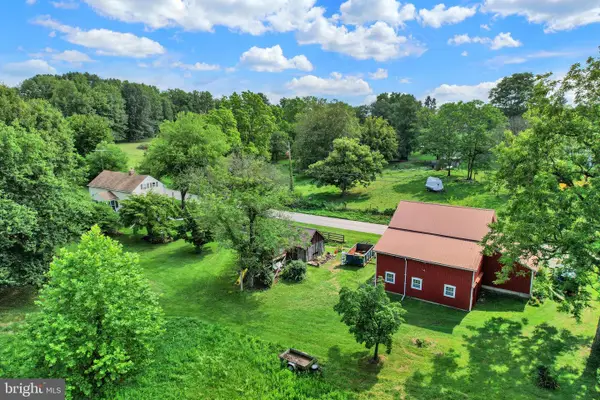 886 Menges Mills Rd, SPRING GROVE, PA 17362