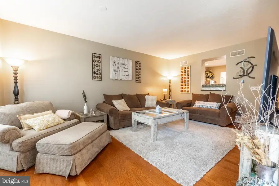 61 Sara Ln, Hanover, PA 17331 - #2