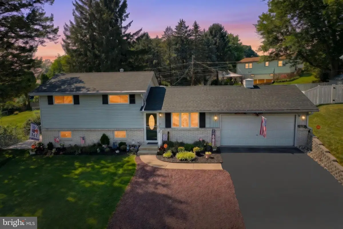 345 Canary Cir, York, PA 17404 - #1