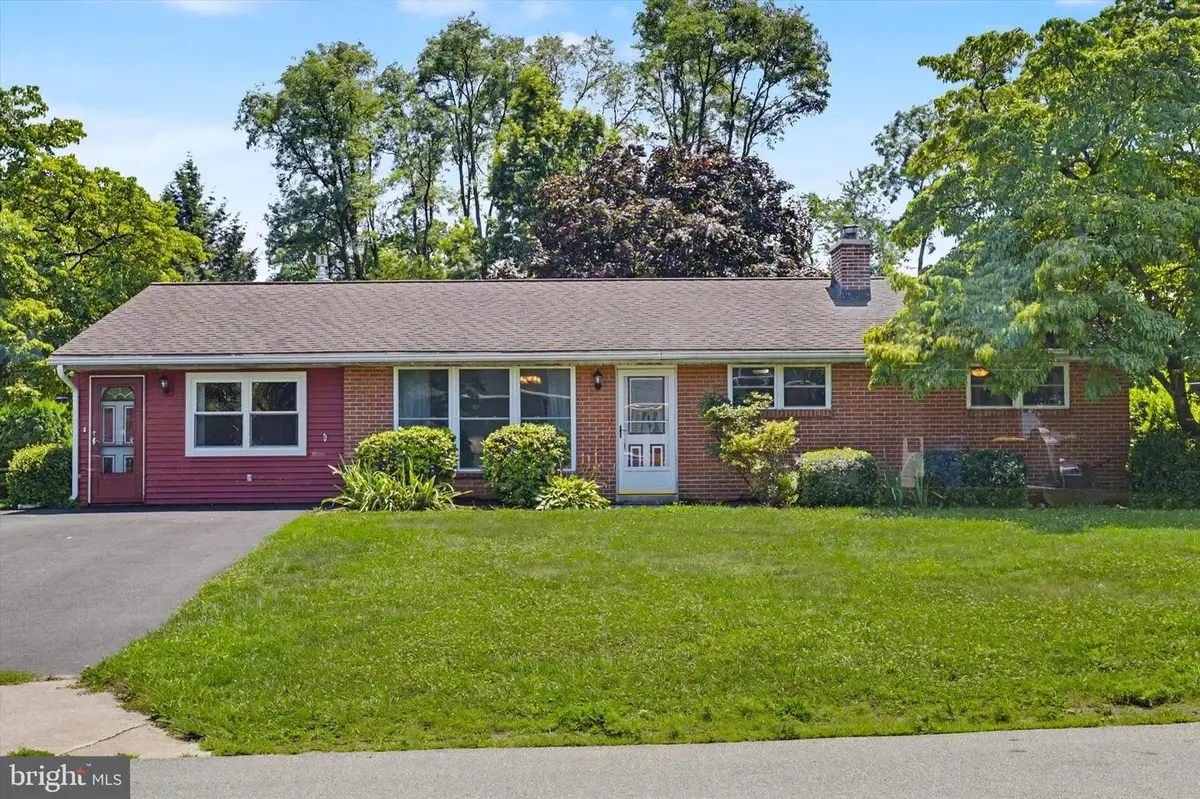 308 Hillcrest Dr, New Cumberland, PA 17070 - #1