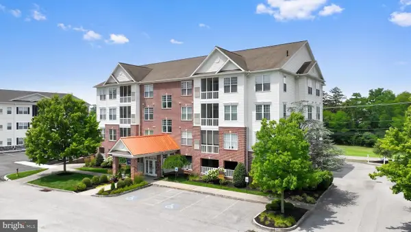 1050 Crest Way #304, YORK, PA 17403