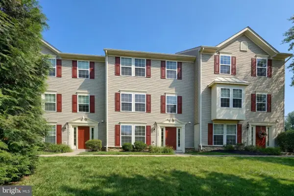 1144 Blue Bird Ln #18, YORK, PA 17402