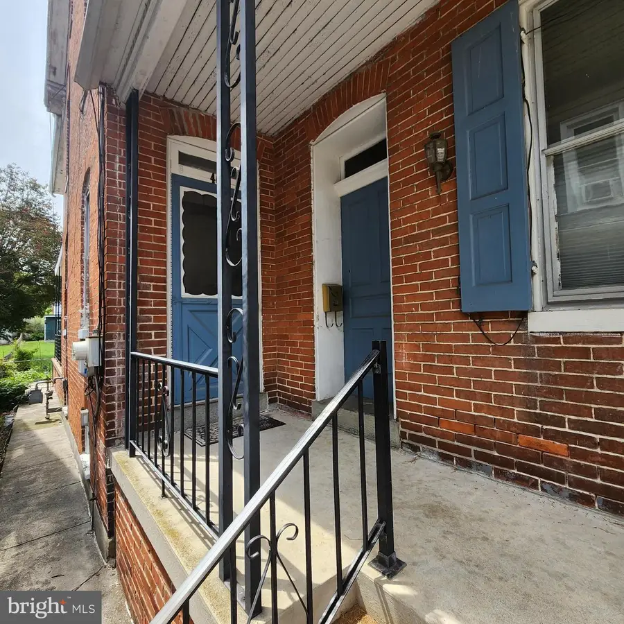 46 N Water St, Spring Grove, PA 17362 - #3
