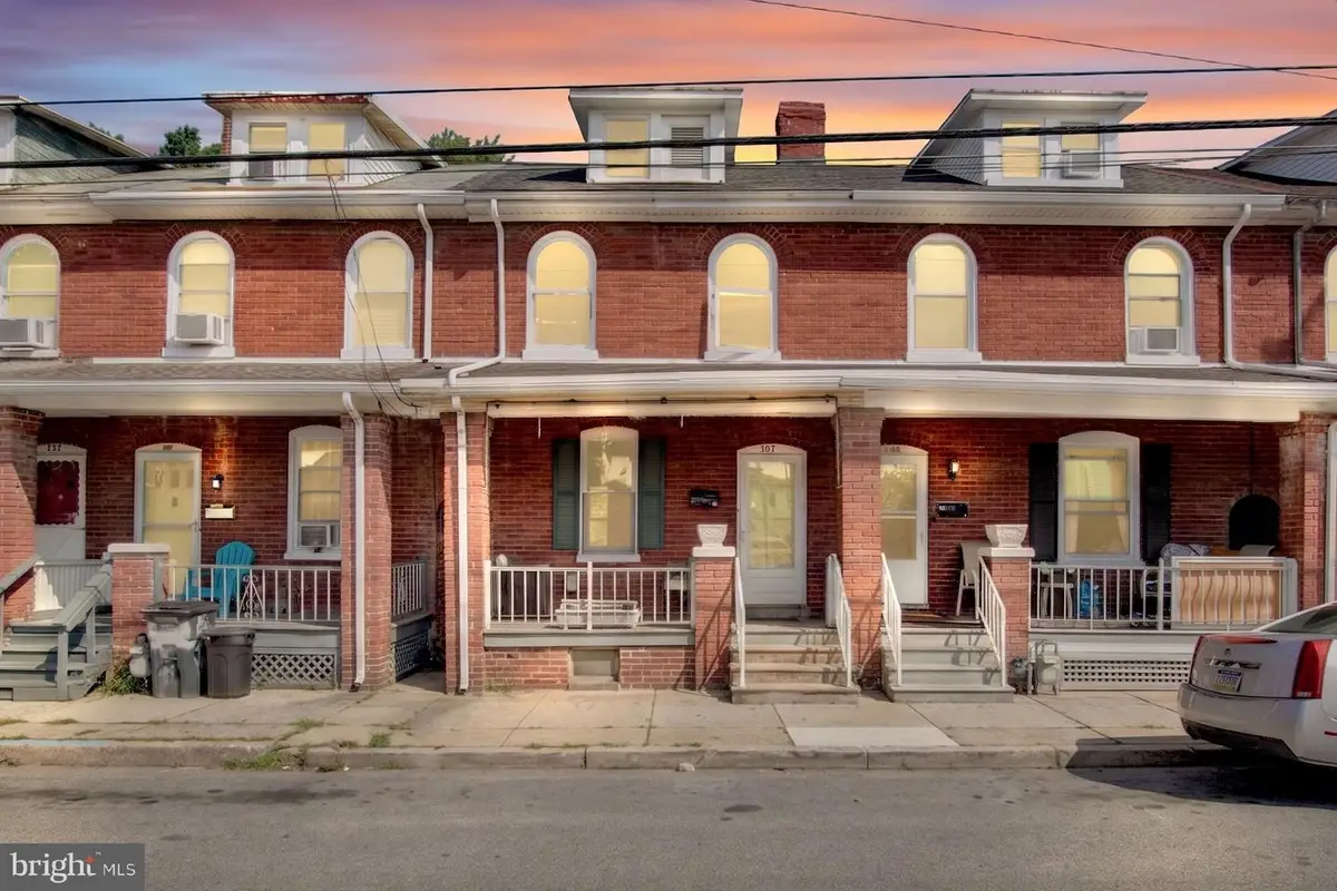 967 E King St, York, PA 17403 - #1