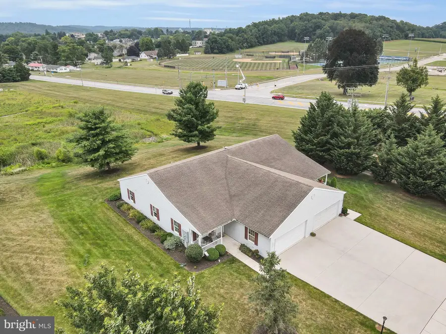 1411 Chami Dr, Spring Grove, PA 17362 - #3