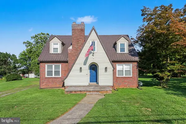 2740 N George St, YORK, PA 17406