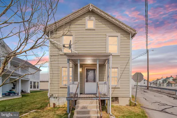 5 W Maple St, EAST PROSPECT, PA 17317