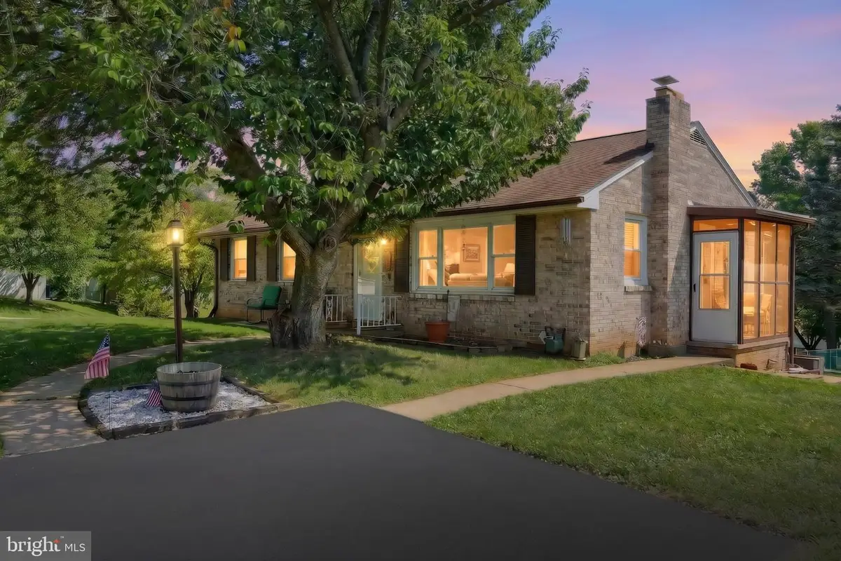 132 E King St, Dallastown, PA 17313 - #1