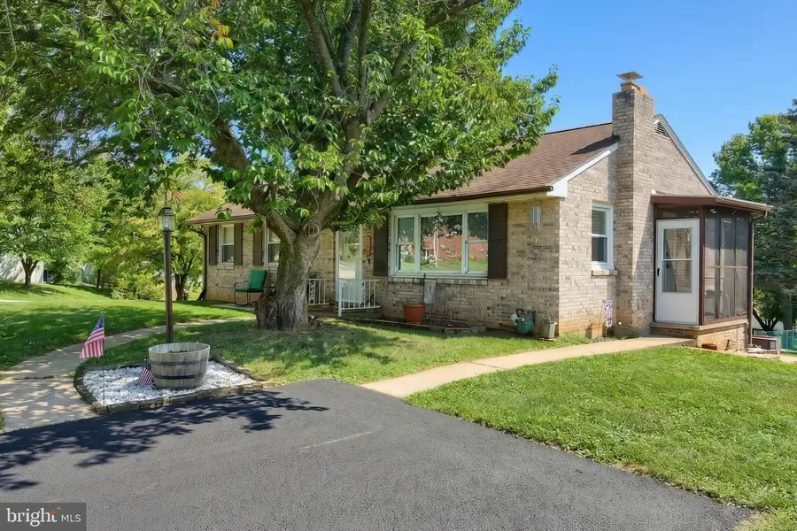 132 E King St, Dallastown, PA 17313 - #2