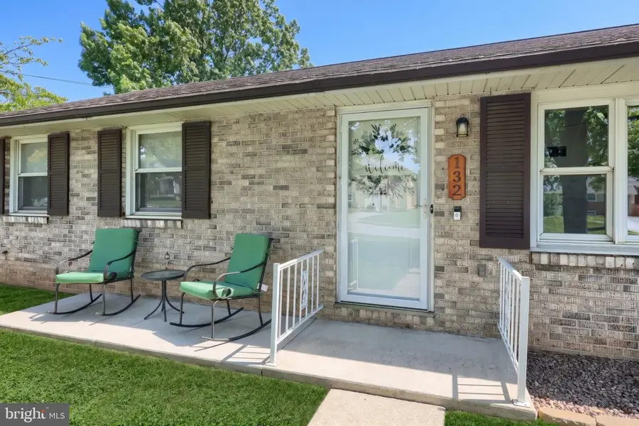 132 E King St, Dallastown, PA 17313 - #3