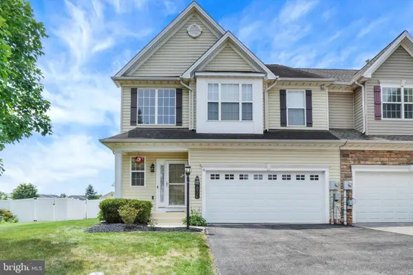3836 Kings Ln, DOVER, PA 17315