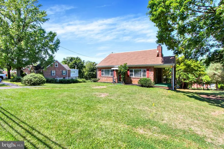 415 Woodland View Dr, York, PA 17406 - #3
