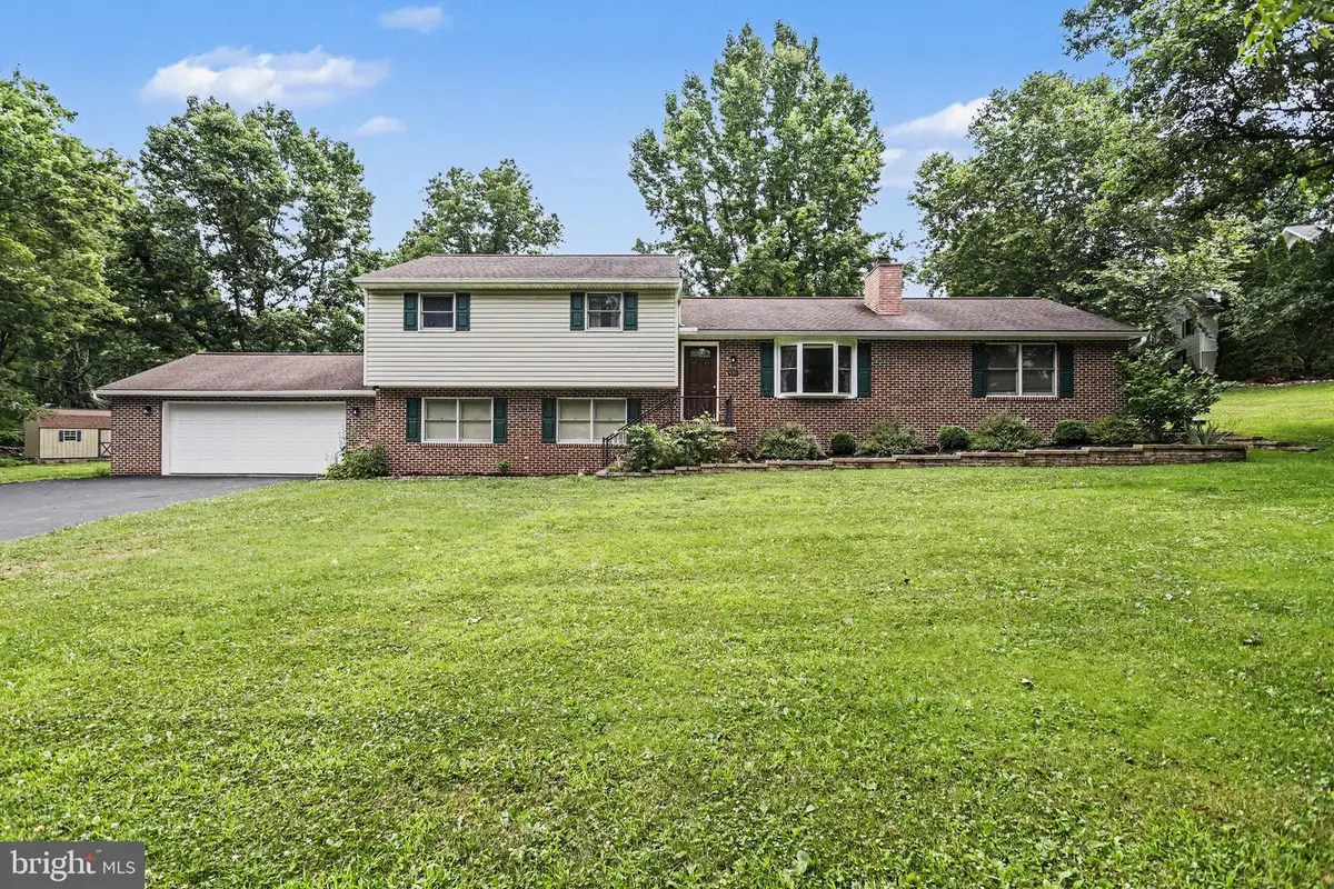 6825 Glatfelters Station Rd, Seven Valleys, PA 17360 - #1