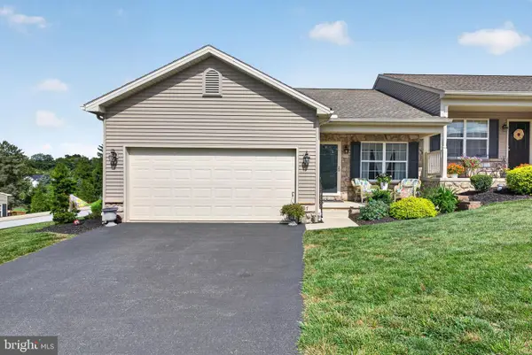 107 Shetland Dr #106, RED LION, PA 17356