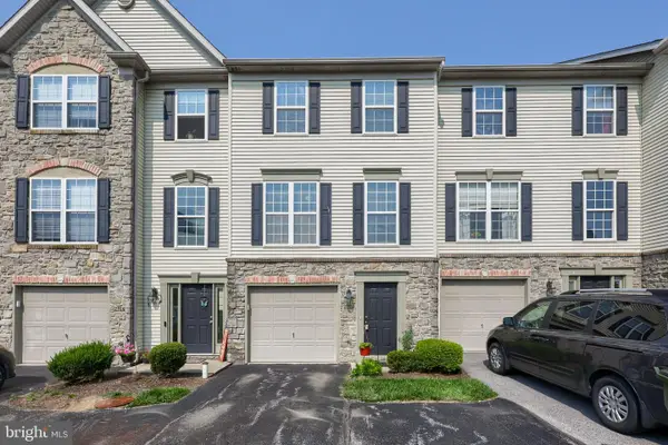 2762 Hunters Crest Dr, YORK, PA 17402