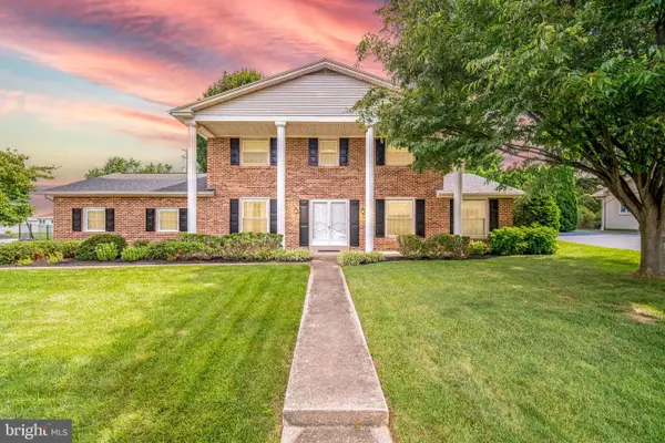 425 Meridian Ln, YORK, PA 17402