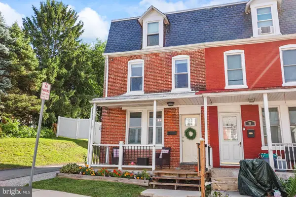 37 N Lee St, HELLAM, PA 17406