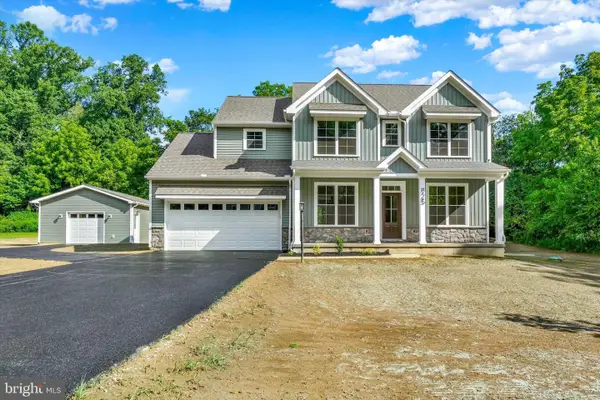 825 Furnace Rd, YORK, PA 17406