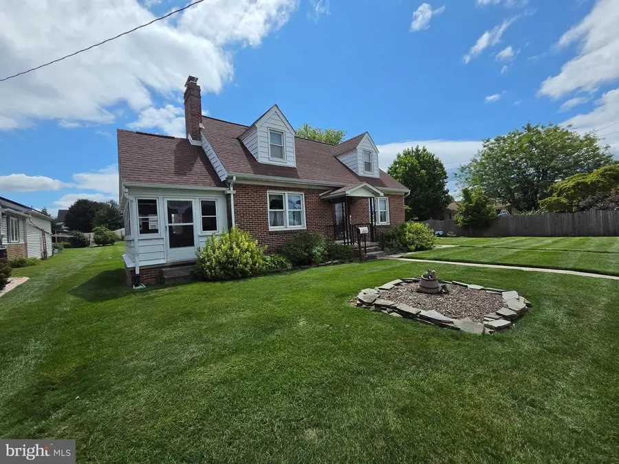 413 Penn St, Hanover, PA 17331 - #3