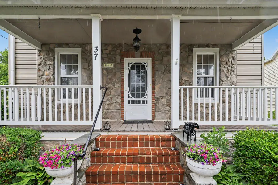 37 High Street, Stewartstown, PA 17363 - #2