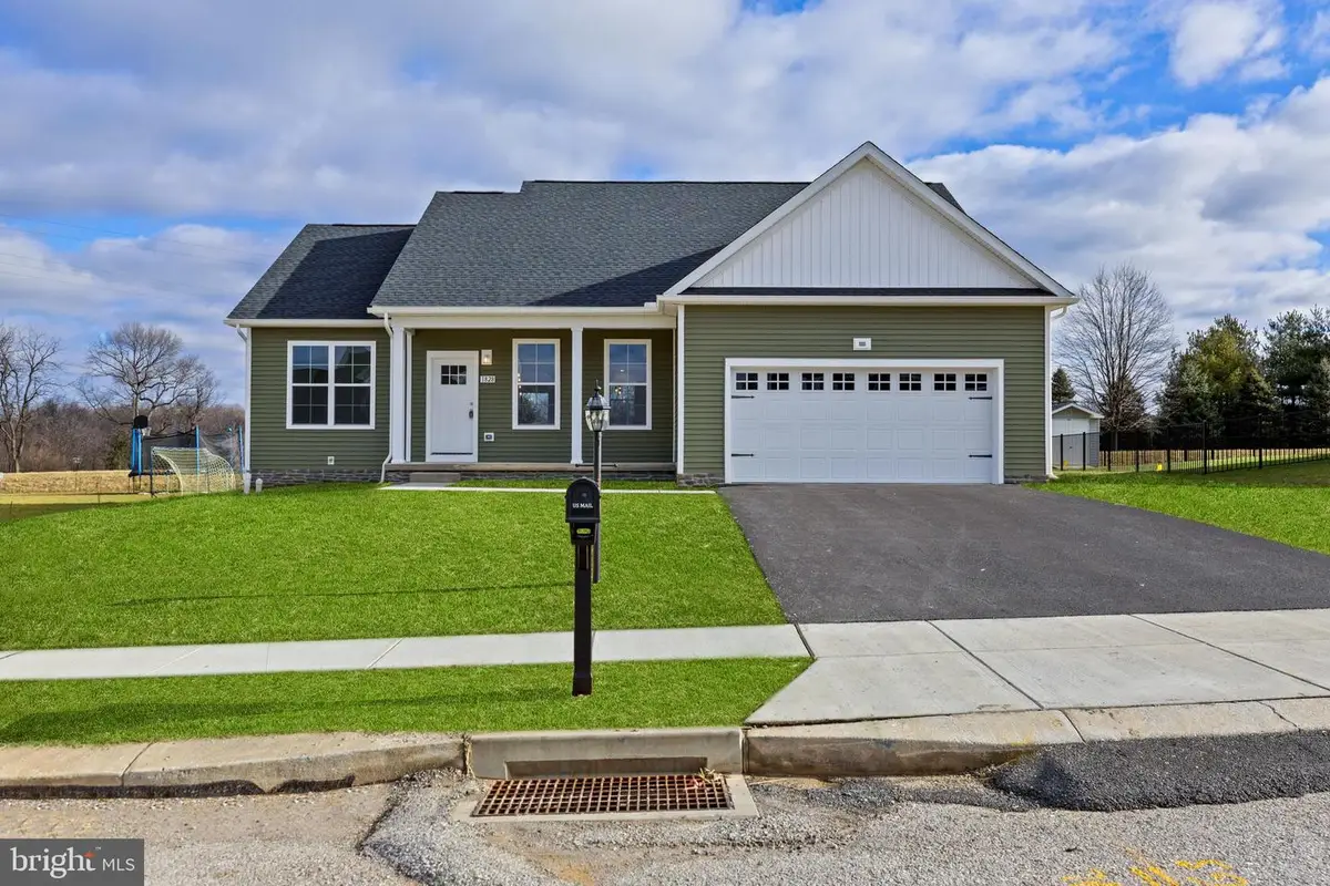 300 Steeple View Dr, Hanover, PA 17331 - #1