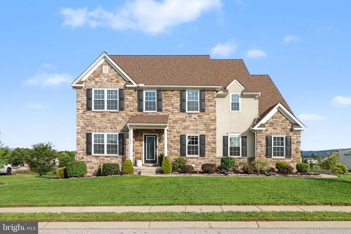 1215 Aylesbury Ln, York, PA 17404 - #1