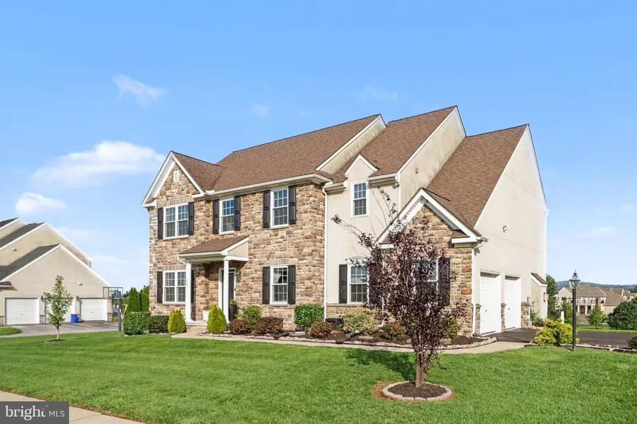 1215 Aylesbury Ln, York, PA 17404 - #2