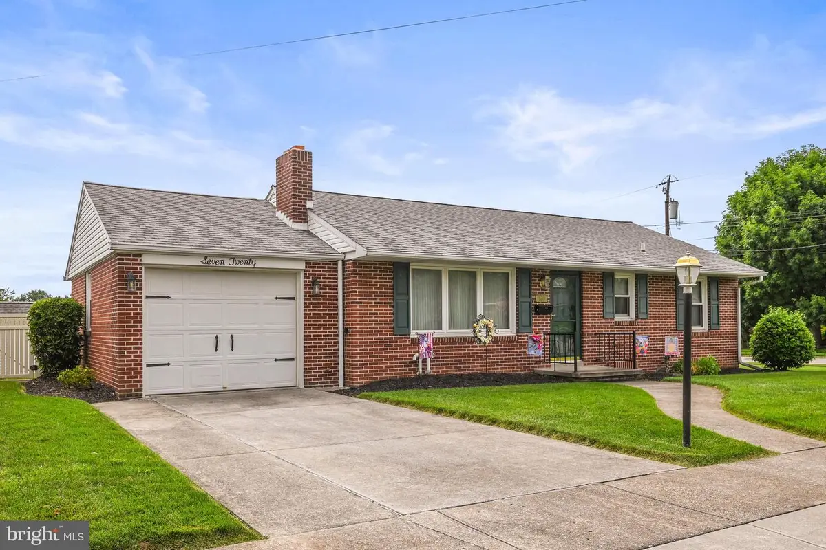 720 Mccosh St, Hanover, PA 17331 - #1