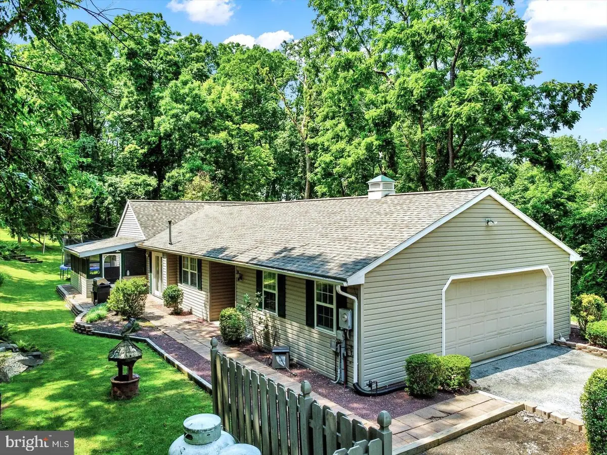30 Lakeview Ct, Wellsville, PA 17365 - #1