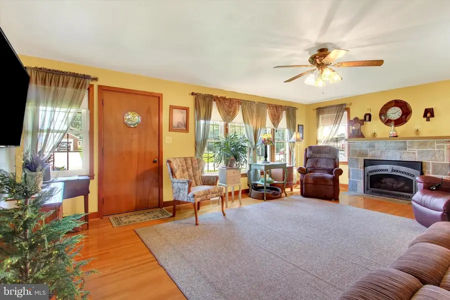 4024 Grandview Rd, Hanover, PA 17331 - #2
