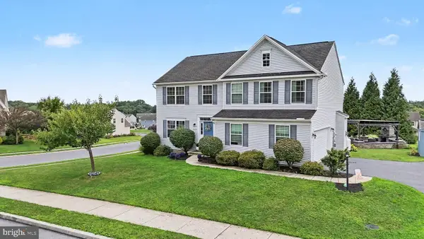 320 Woodbridge Dr, ETTERS, PA 17319