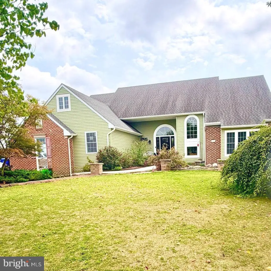 206 Fairview Dr, Hanover, PA 17331 - #1
