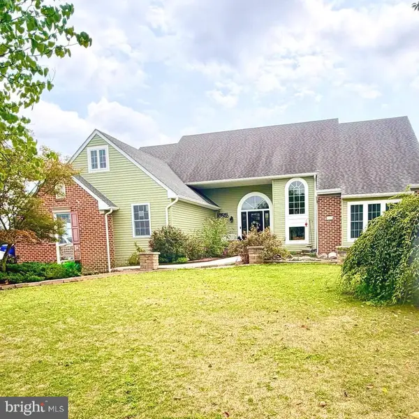 206 Fairview Dr, HANOVER, PA 17331