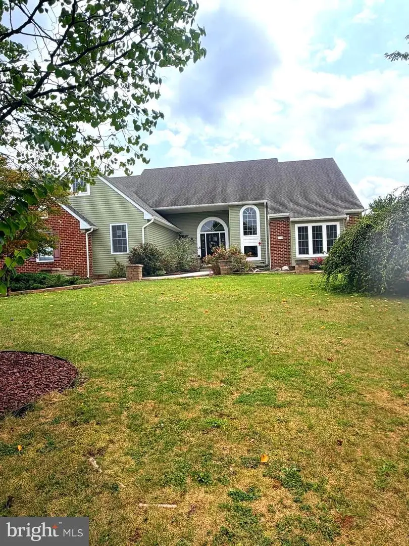 206 Fairview Dr, Hanover, PA 17331 - #2