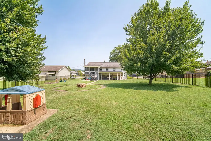 109 N 7th St, Wrightsville, PA 17368 - #3