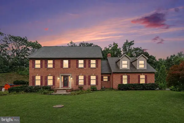 2005 Woodberry Rd, YORK, PA 17408
