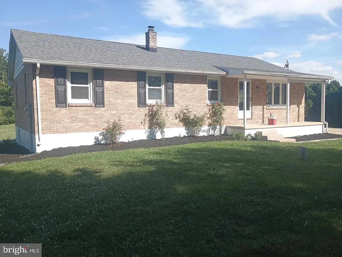 325 E Butter Rd, York, PA 17404 - #1